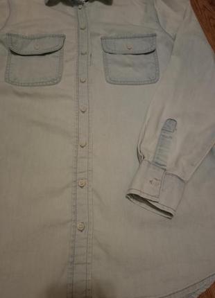 Джинсова котонова сорочка з нагрудними карманами з випраним ефектом3 фото