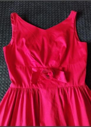 Красивое красное платье, платье на размер 44 - 46. длина 85 см, под мышками 43 - 44 см. объем груди максимум до 92 см.2 фото