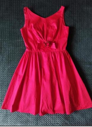 Красива червона сукня ,плаття на  розмір 44 - 46. довжина 85 см ,під мишками 43 - 44 см. об'єм грудей максимум до 92 см.