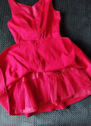 Красивое красное платье, платье на размер 44 - 46. длина 85 см, под мышками 43 - 44 см. объем груди максимум до 92 см.5 фото