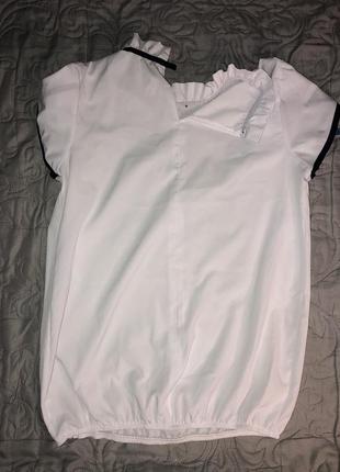 Белая блузка-футболка3 фото