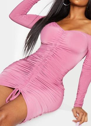 Манящее облегающее платье со стяжкой