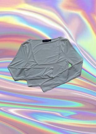 Короткий топ из декольте