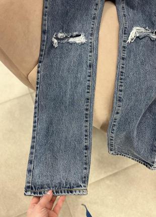 Прямые джинсы с рваностями3 фото
