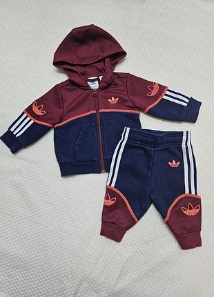 Утепленный спортивный костюм от adidas для мальчика 3-6 месяцев
