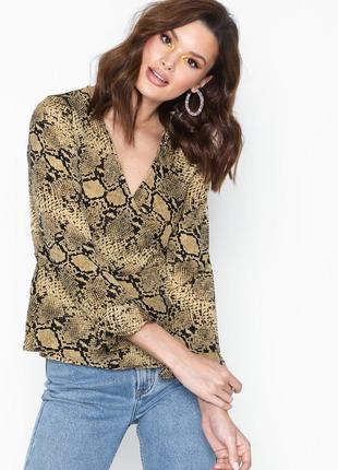 Нова брендова блузка на запах "only" зі зміїним принтом. розмір м.3 фото