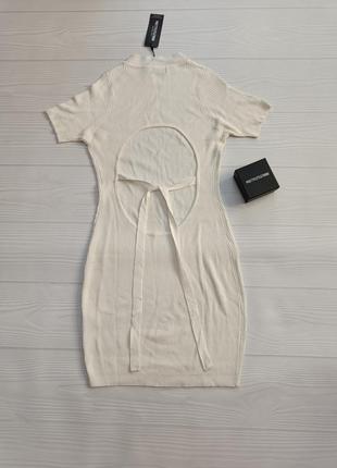 Кремовое вязаное платье в рубчик с открытой спиной7 фото