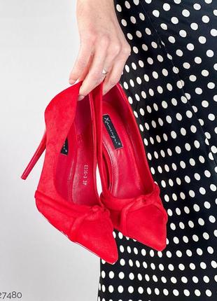 Красные невероятные туфли с острым носом на каблуке3 фото