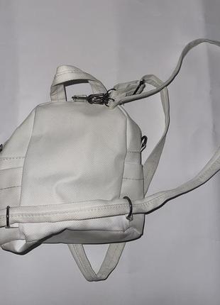 Рюкзак белый маленький с паетками3 фото