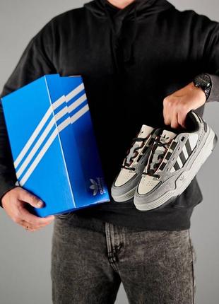 Кроссовки в стиле adidas originals