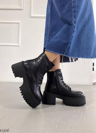 Черные кожаные зимние ботинки на шнурках шнуровке высокой массивной подошве платформе толстом каблуке зима6 фото