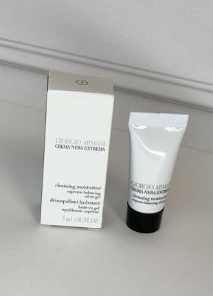 Очищувальна олія giorgio armani crema nera extrema cleansing moisturizer supreme balancing oil-in-gel, 5 мл (мініатюра)1 фото