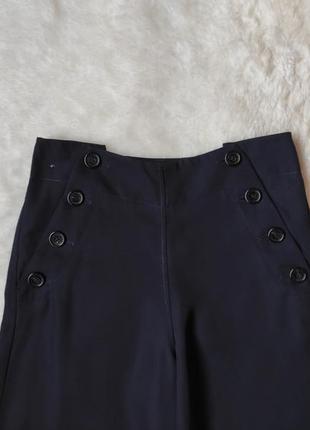 Синие черные широкие брюки штаны кюлоты кроп укороченные клеш бермуды с пуговицами спереди arket4 фото