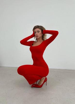 Елегантна сукня з розкішною довжиною7 фото