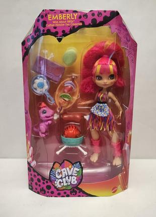 Кукла эмберли пещерный клуб и набор барбекю в пещере (cave club adventure playset with emberly doll)