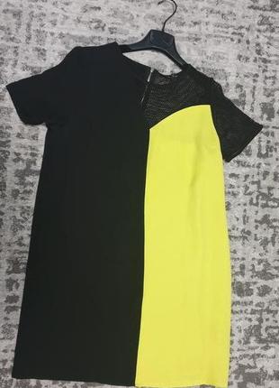 Стильное платье с сеточкой