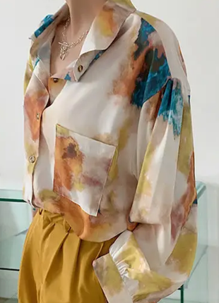 Блузка с абстрактным принтом1 фото