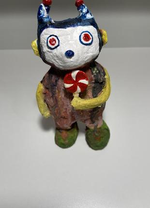 Статуетка із papier mâché candy