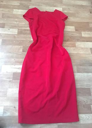 Шикарное платье с открытой спиной