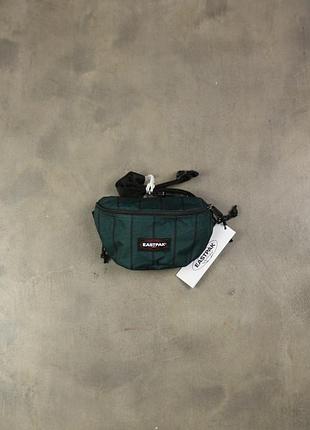 Бананка зеленого кольору eastpak оригінал нова