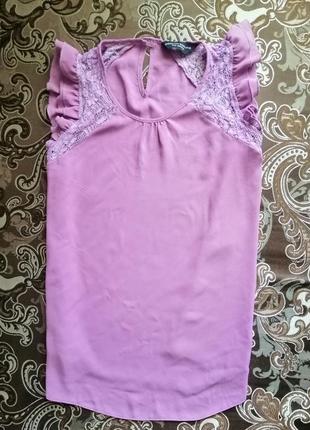 Блузка майка фиолетовая шифоновая с рюшами воланами фиалковая с гипюровыми вставками