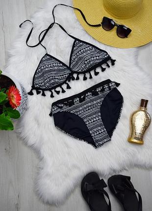 Прикольный купальник с кисточками чёрно-белый узор треугольник