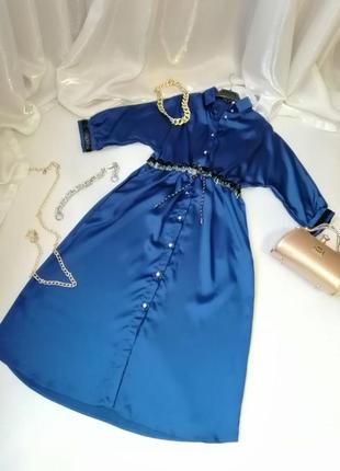 Шикарна розкішна сукня-сорочка з атласу на ґудзиках з камінчиками на поясі фасон летюча миша сукня н1 фото