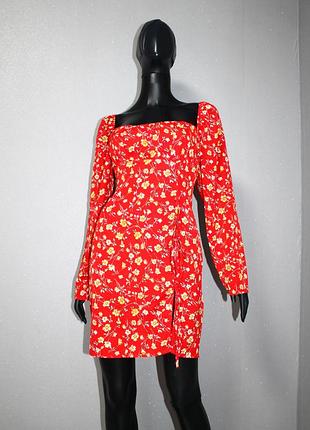 Платье prettylittlething