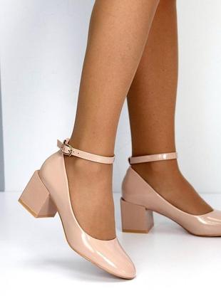 Туфлі на стійкому підборі з ремінцем у чорному бежевому пудровому кольорі