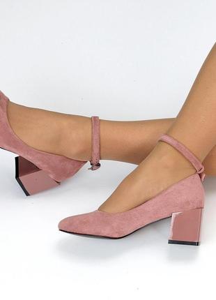 Туфлі на стійкому підборі з ремінцем у чорному бежевому пудровому кольорі