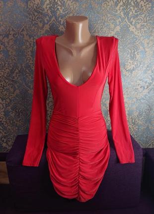Красивое красное платье с драпировкой р.xs/s4 фото
