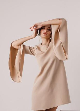 Платье с широкими рукавами