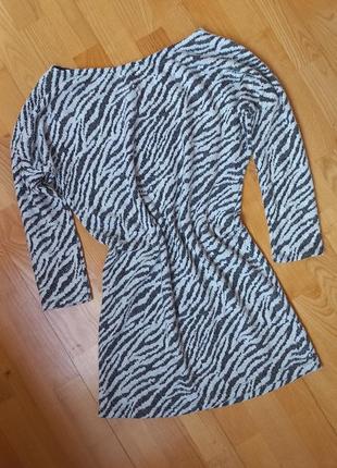 Трикотажне плаття з тваринним принтом зебра коротке плаття рукав кажан туніка