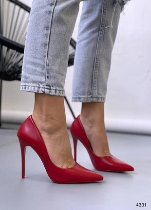 Туфлі човники червоні жіночі на шпильці екошкіра5 фото
