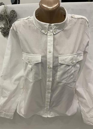 Стильная белая рубашка