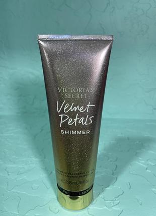 Парфумований  лосьйон для тіла з шиммером  velvet petals shimmer victoria’s secret.