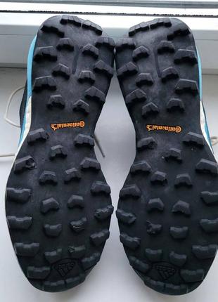 Бомбезні туристичні кросівки на мембрані gore tex 
adidas terrex boost 3054 фото