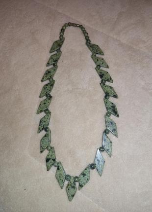Ожерелье из натурального камня змеевик. винтаж1 фото