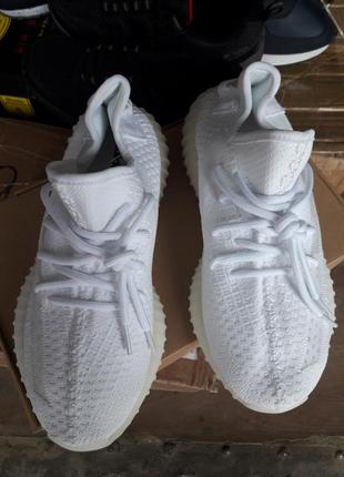 Женские кроссовки adidas yeezy boost 350 v2 white

белые