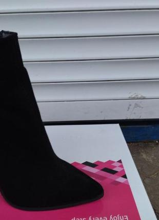 Женские черные замшевые ботинки на каблуке nivеlle на байке3 фото