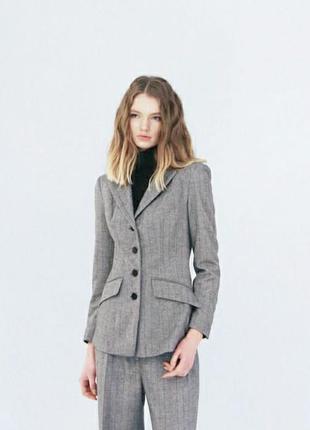 Жіночий брючний костюм
must have
