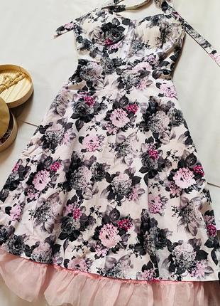 Шикарное платье в цветочный принт