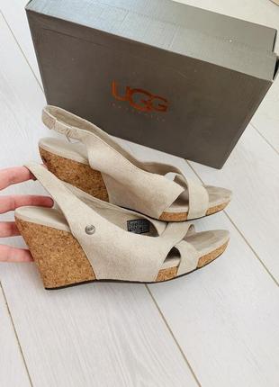 Босоножки замшевыена танкетке ugg2 фото