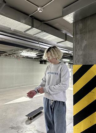 Серый свитшот на флисе carhartt