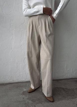 Стильные брюки из красивой ткани
