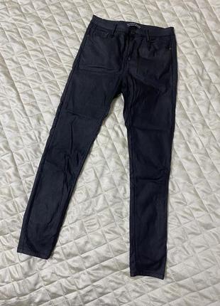 Брюки из экокожи stradivarius