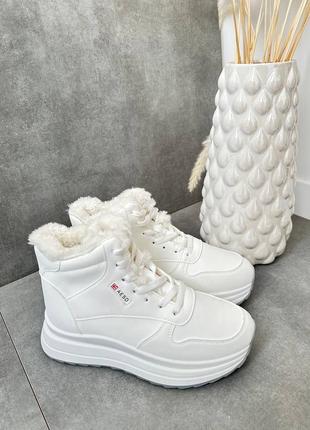 Зимние кроссовки на белом меху7 фото