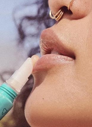 Бальзам - маска для губ kinship supermelt hyaluronic plumping lip treatment2 фото