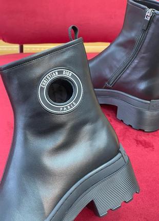 Женские осенние демисезонные черные кожаные ботинки в стиле dior symbol сапоги диор на молнии5 фото