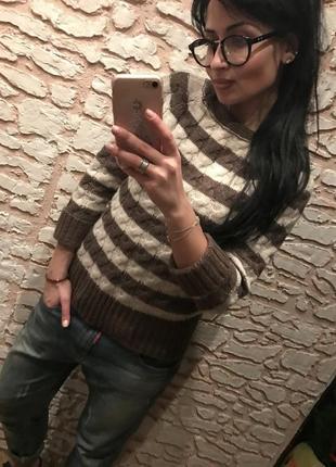 Стильный вязаный свитерок в косичку кофейный